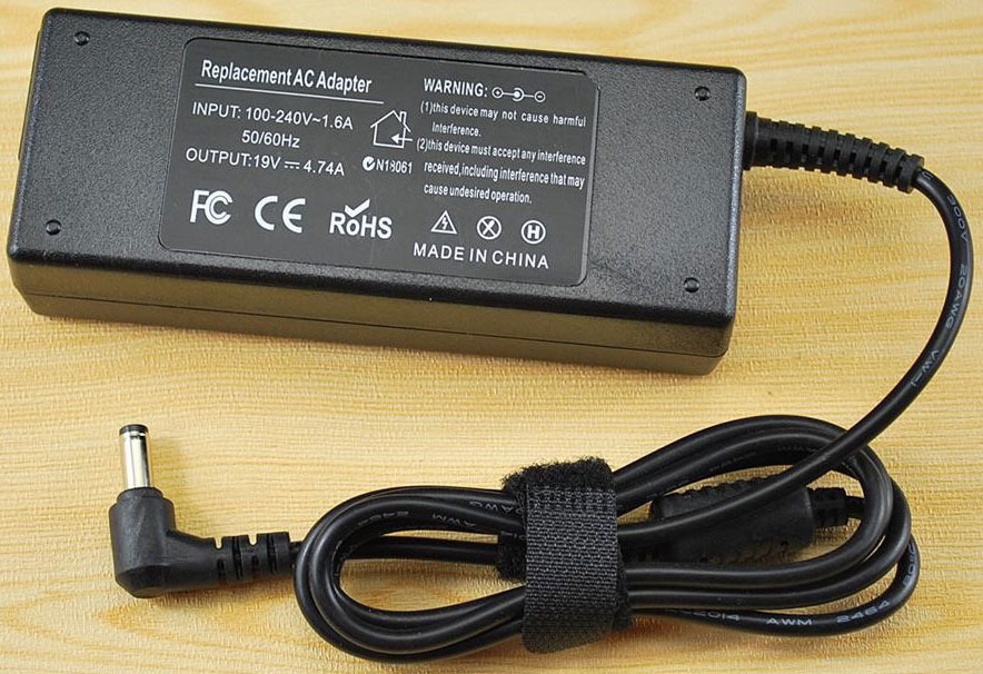 LAMTECH NOTEBOOK ADAPTER 90W TOSHIBA 19V4,74A 5,5x2,5mm