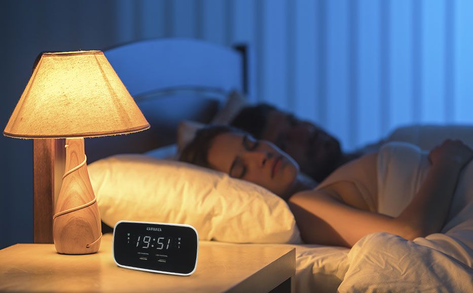 AIWA DUAL ALARM CLOCK RADIO WITH 2 CHARGING USB PORTS RED