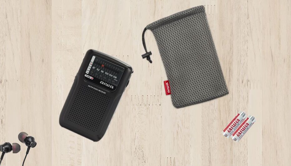 AIWA POCKET RADIO WITH EARPHONES BLACK