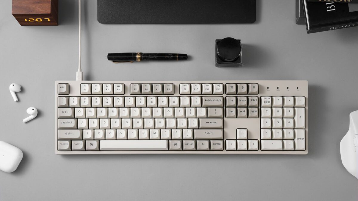 Keychron C2 Pro (C2PX-M3) QMK/VIA Mechanical Brown Switch - 8K Polling Rate Hot Swap. 100% US Retro