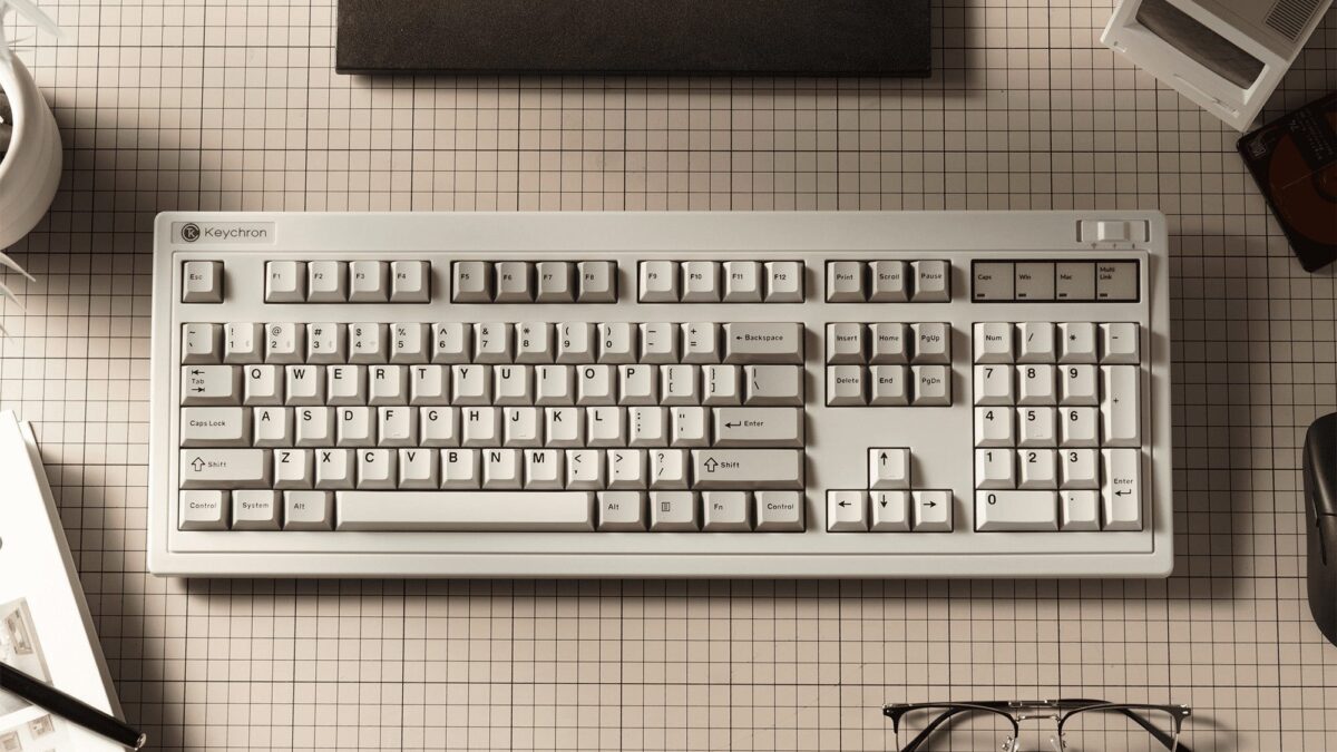 Keychron R6 (R6-M1) QMK Wireless Mechanical Keyboard Red Switch Hot-Swap RGB 100% US Retro