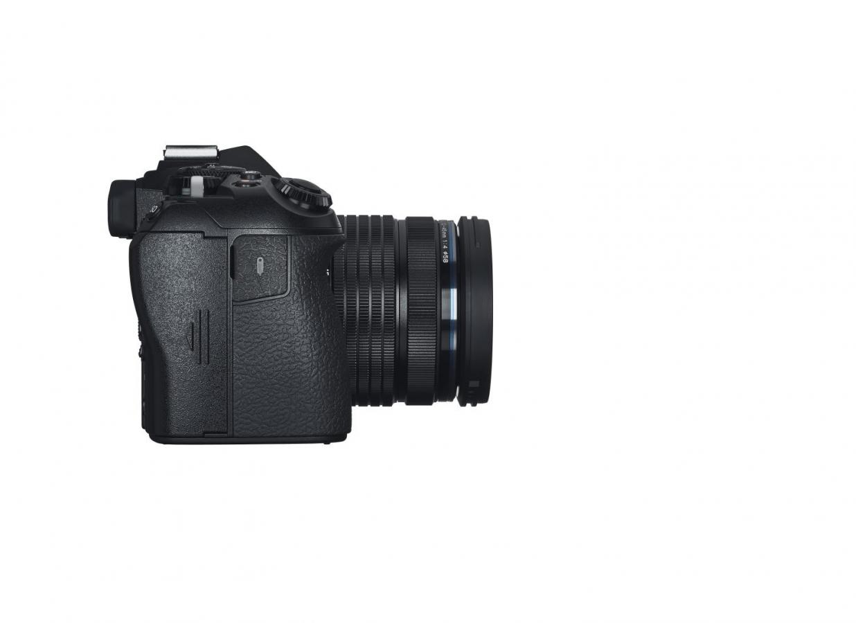 Olympus M.Zuiko Digital ED 12-45mm F4.0 PRO incl. Lens hood & Wrapping cloth