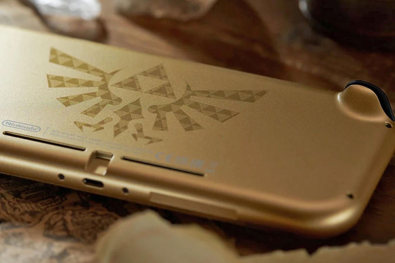 Nintendo Switch Lite  Console Hyrule Edition
